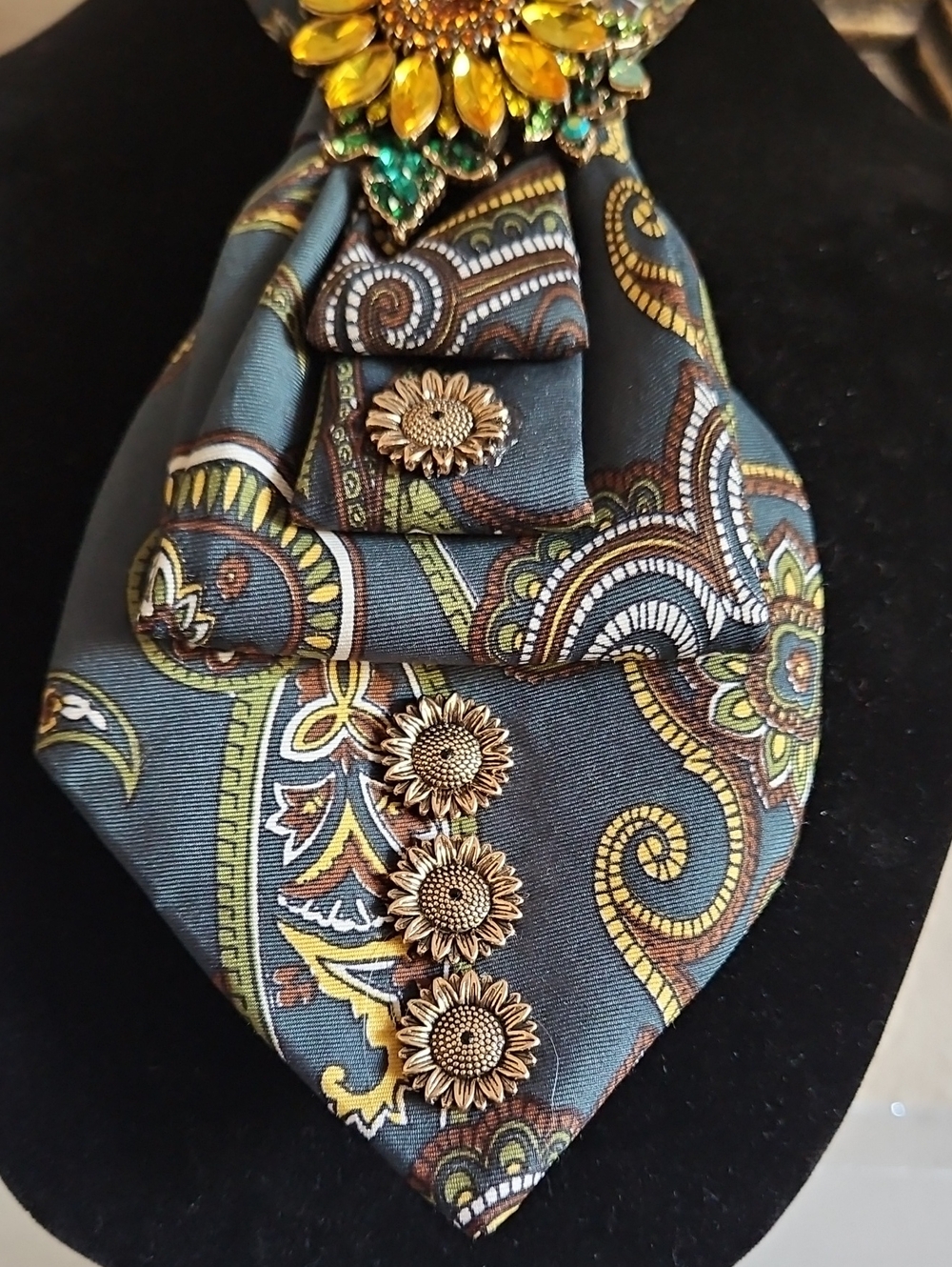 Green, Yellow & Brown Paisley Necktie Necklace w/ a Beautiful Sunflower Brooch - Picture 3 of 6